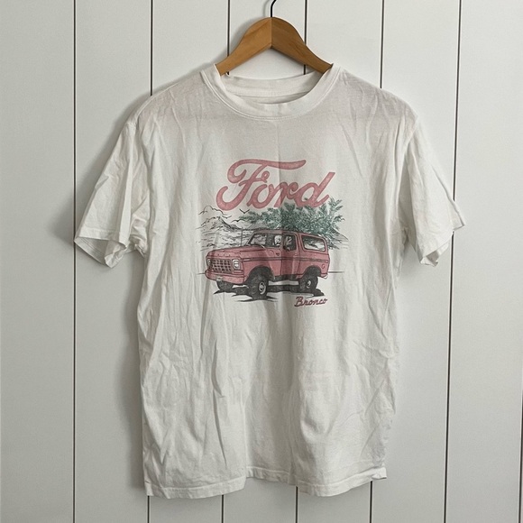 Abercrombie & Fitch Boyfriend Fit Bronco Tee - Picture 1 of 3